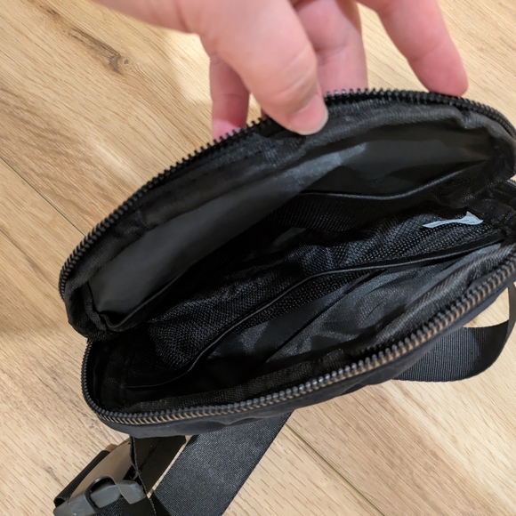 Halara Black Crossbody Bag - Picture 5 of 7